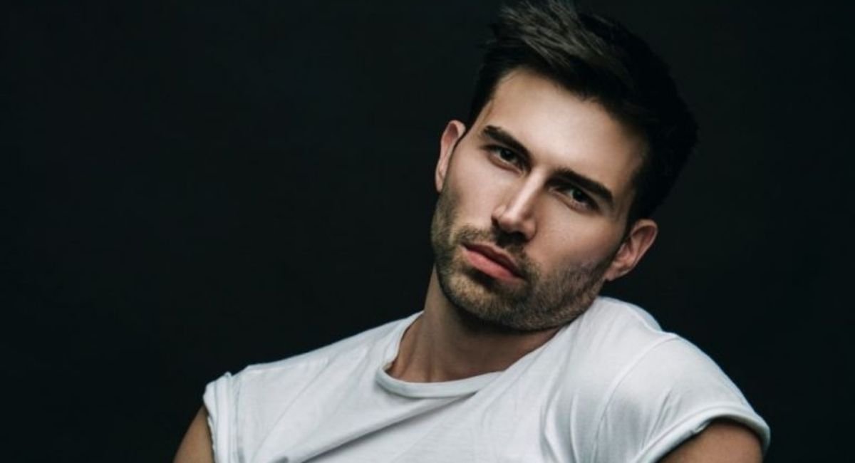 Derek Dixon Actor Biography 2026: Age, Height, Family, Career, Net Worth & More